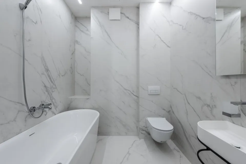 Décomposer poste par poste le coût réel d'une salle de bain, du receveur à la faïence, ave